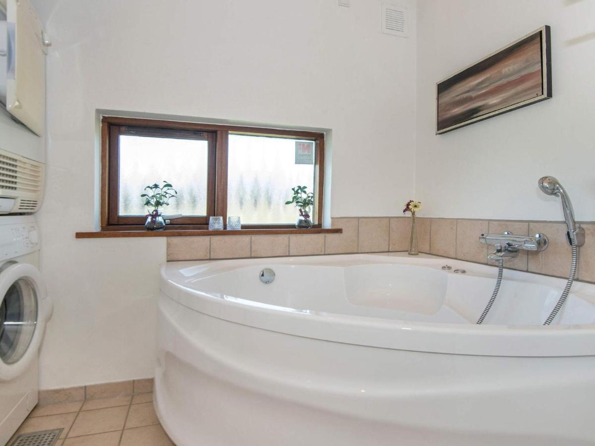 8 Person Holiday Home In Ulfborg Εξωτερικό φωτογραφία